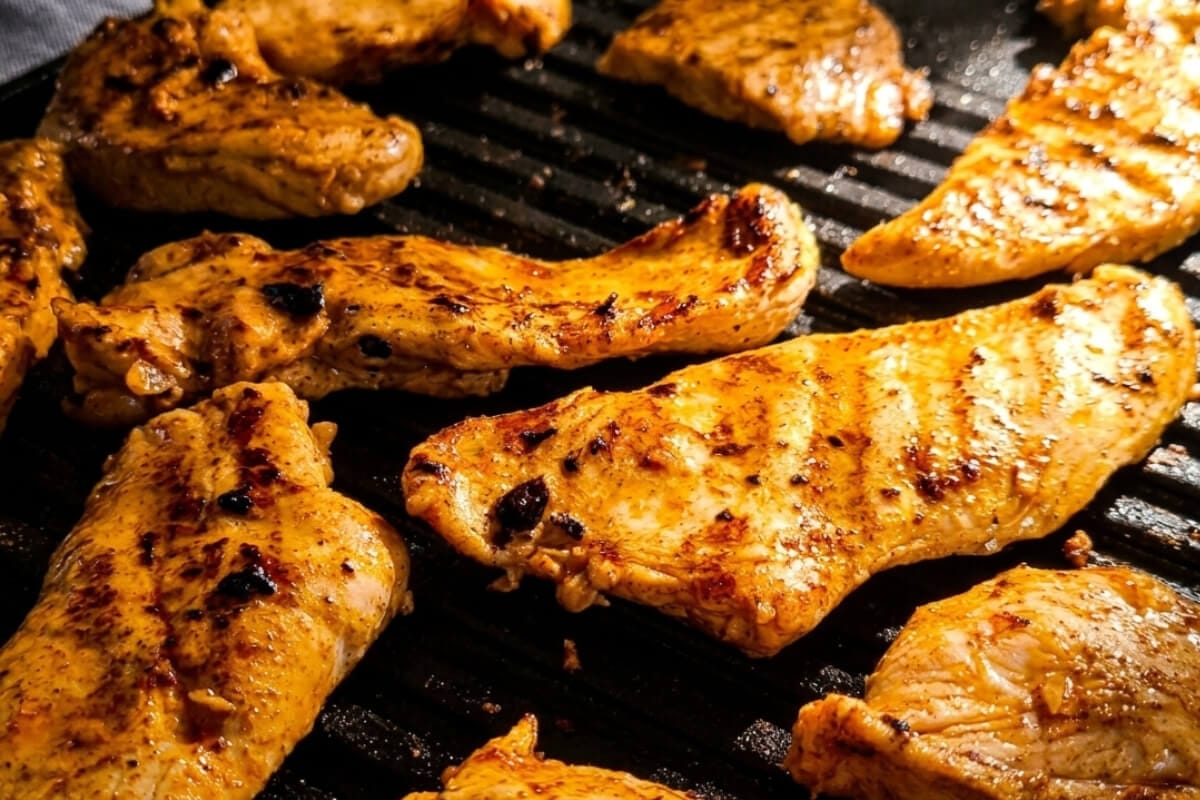Csirkemell mézes mustáros grillpácban grillen sütve